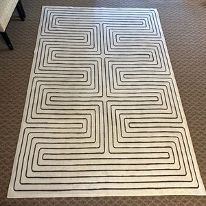 Jonathan Adler Labyrinth Black &
Ivory Rug 6x9